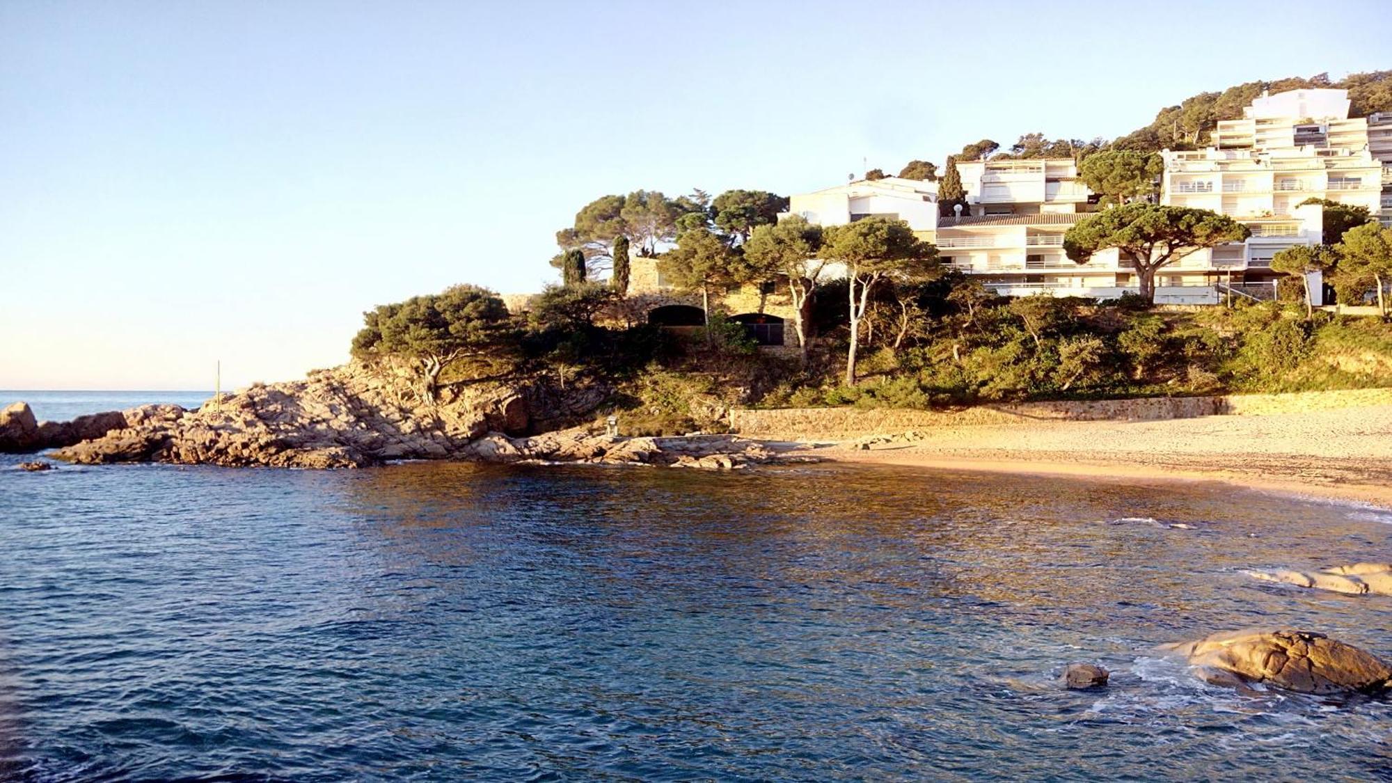 ⭑ Sea Views + Private Beach. What Else? ⭑ トッサ・デ・マール エクステリア 写真