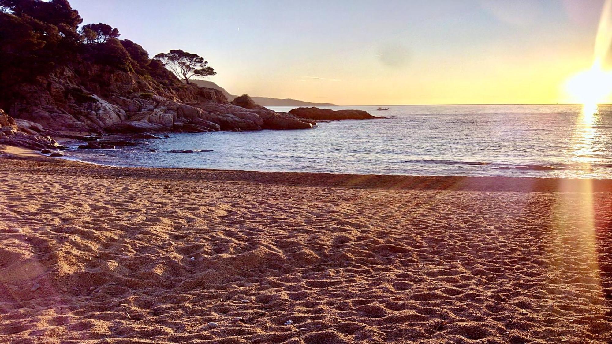 ⭑ Sea Views + Private Beach. What Else? ⭑ トッサ・デ・マール エクステリア 写真