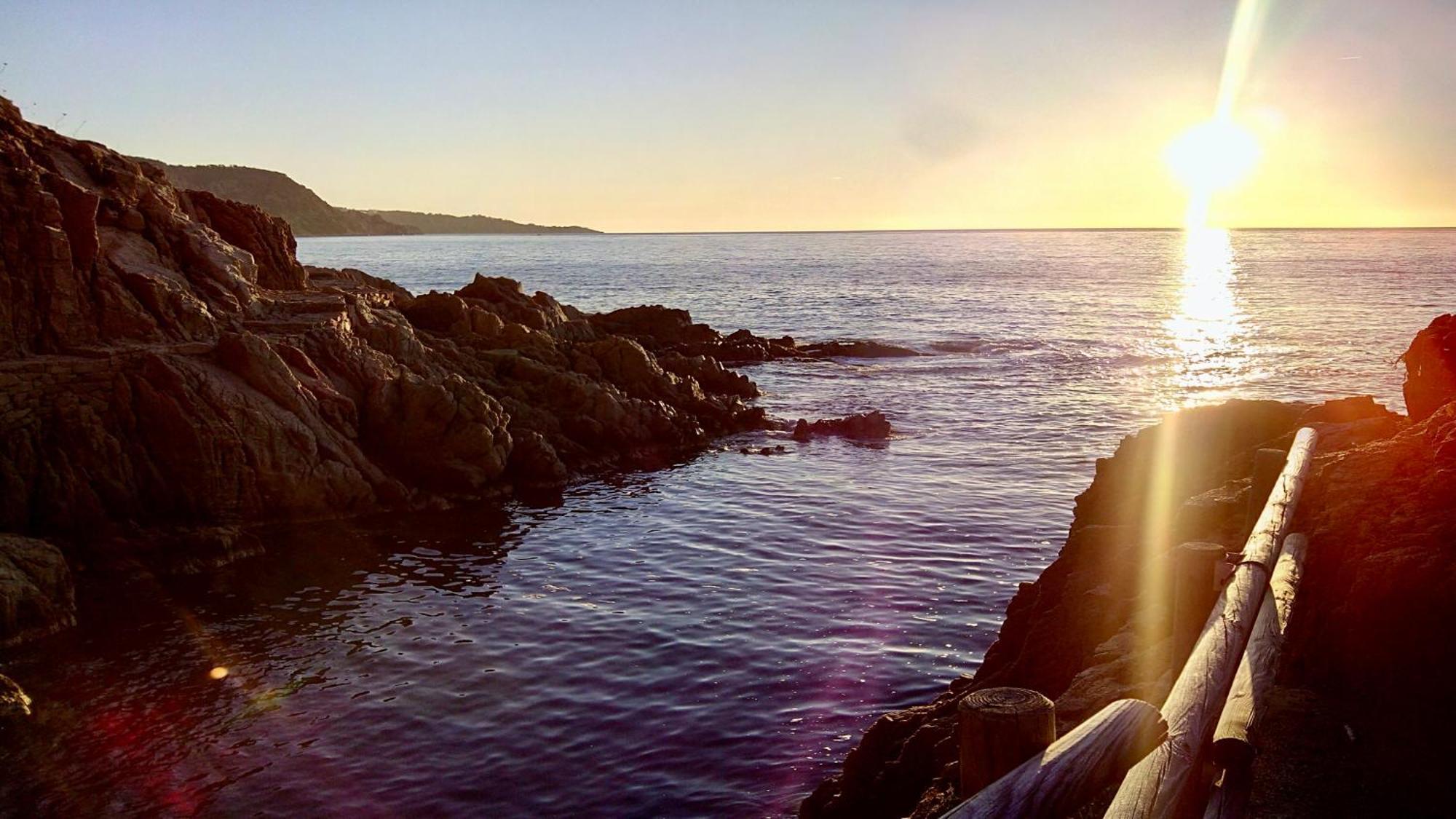 ⭑ Sea Views + Private Beach. What Else? ⭑ トッサ・デ・マール エクステリア 写真