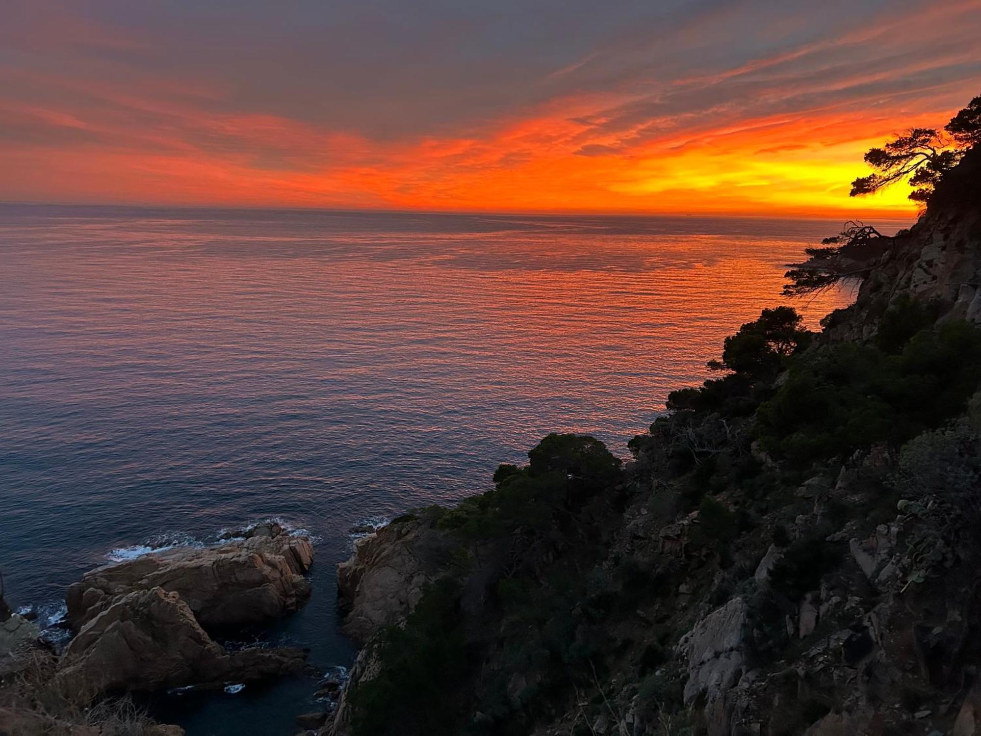 ⭑ Sea Views + Private Beach. What Else? ⭑ トッサ・デ・マール エクステリア 写真