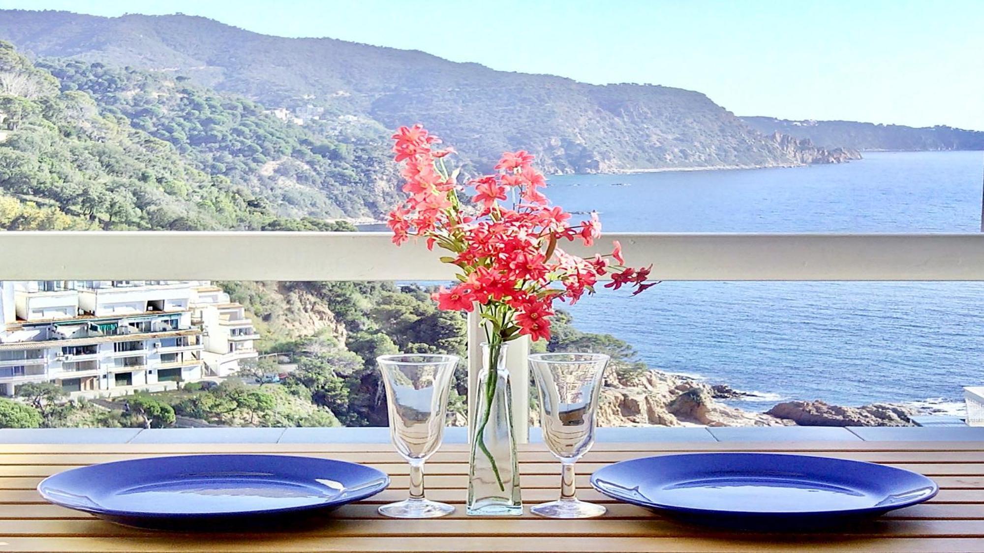 ⭑ Sea Views + Private Beach. What Else? ⭑ トッサ・デ・マール エクステリア 写真